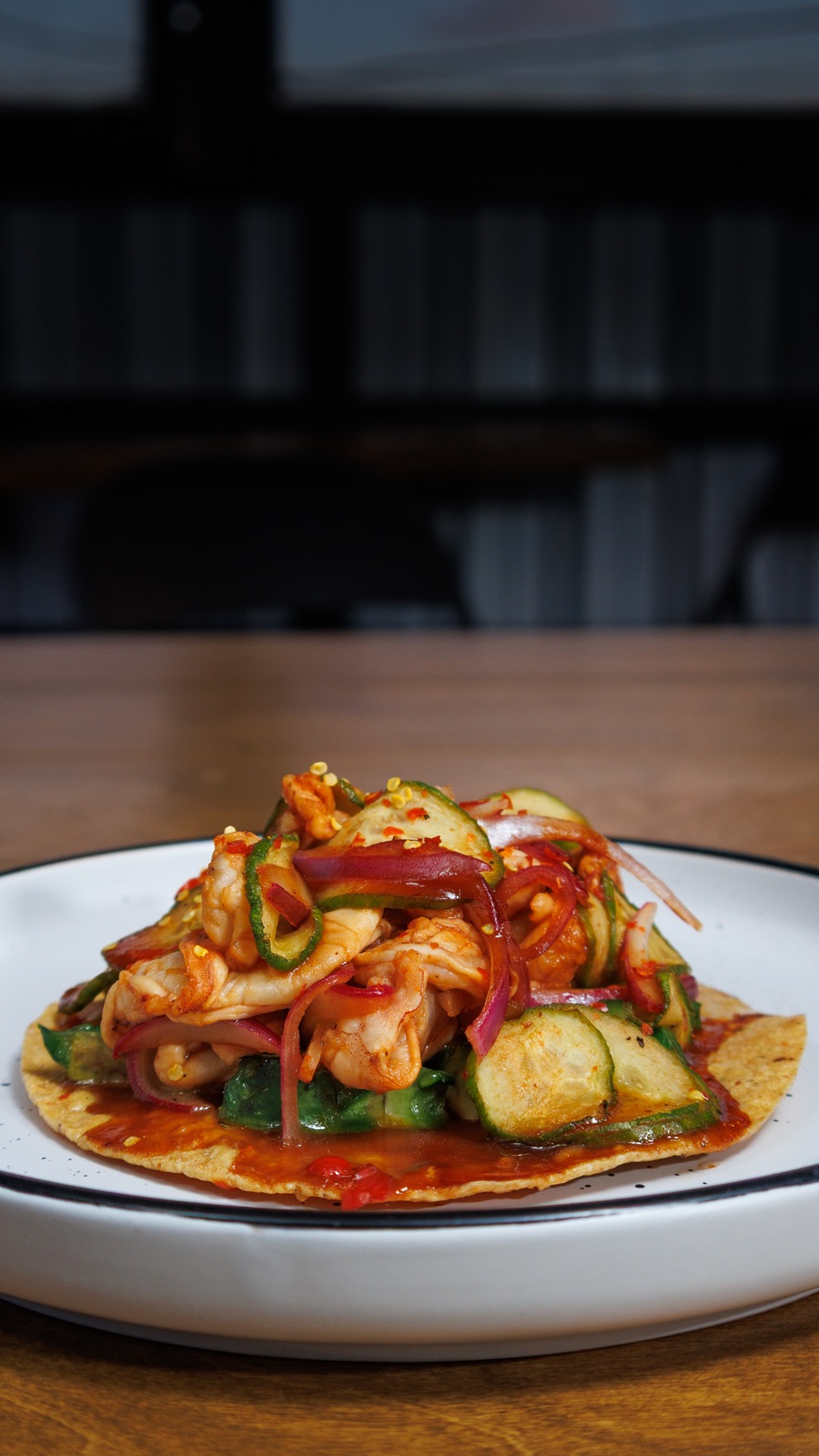 Fotografía de una tostada de mariscos para Arrecife